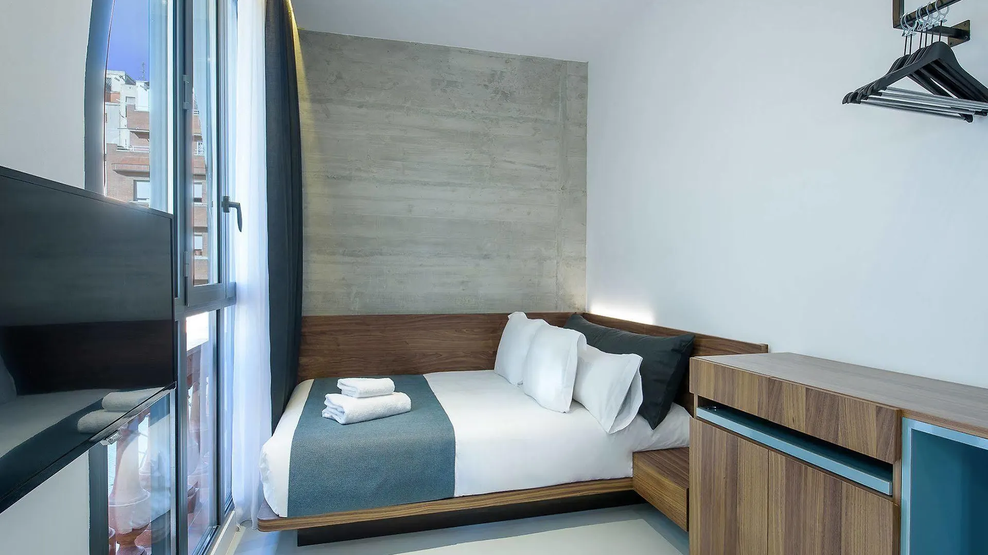 ***  La Casa Del Sol Hotel Gracia, Sonder By Marriott Bonvoy Barcelona Spain